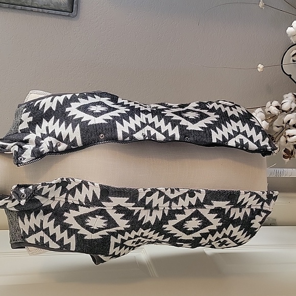 Reflex Southwest Design Zip Up Vest - Picture 2 of 6